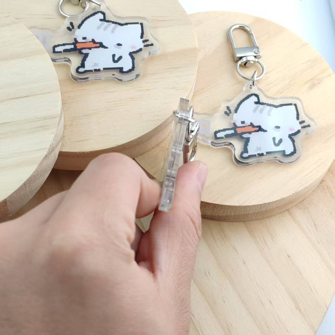 Breloczek 2D z płaskim kocim p – Retro Gaming Keychain recenzja i cena
